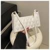 Bolsa de ombro de alta aparência de design de nicho 2024 Nova cor sólida luz luxo elegante bolsa nas axilas feminina pequena bolsa quadrada