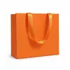 Bolso de mano sin cintura bolsa de papel de tarjeta blanca bolsa de regalo promocional publicitaria con logotipo personalizado bolsa de regalo para compras de ropa en stock