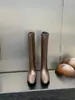 Outono/Inverno 2026 Novas Botas Longas de Cano Alto Estilo Francês Salto Plataforma Bico Quadrado Salto Alto Retas Botas Femininas
