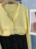 Cardigã de Tricô Solto com Gola V e Mangas Longas, com Detalhes Vazados e Babados, Cor Amarelo Primavera, Combinando com o Tom de Pele, Estilo Coreano Dongdaemun, para Mulheres
