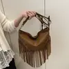 Bolsa de Ombro com Franjas Estilo Boêmio de Nicho 2025 Nova com Rebites Superfície Macia Bolsa Tote Casual Bolsa Transversal Bolsa Feminina