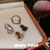 Joalheria: Colar de Diamante Brilhante com Cabacinho Vermelho das Seis Joias e Cabacinho Branco de Madrepérola Australiana, Conjunto de Brincos e Anel de Alto Padrão Personalizado para Sorte e Prosperidade para Reunião Anual