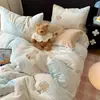 Juego de ropa de cama de cuatro piezas estilo ins de dibujos animados de terciopelo de leche, ropa de cama para el hogar, cama de cuatro estaciones