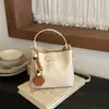 Bolsa Tote Pequeña Diversa para el Día Laboral para Mujer 2026 Nuevo Otoño Retro para Viajar al Trabajo Bolso de Hombro Único Versátil Bolso Cruzado Tipo Cubo