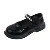 Zapatos pequeños de cuero para niños, nueva colección otoño 2026, modernos zapatos de princesa con lazo para niñas, zapatos de actuación adornados con perlas para bebés y niños pequeños