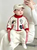 Conjunto Novo Primavera/Outono 2026 para Meninos e Meninas Bebês, Jaqueta Moletom Casual Infantil, Roupas Largas com Plus Veludo, Conjunto de Duas Peças