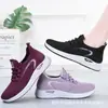 Zapatos de tela del viejo Pekín para mujer, nuevos, suela blanda, cómodos, para mamá, de una sola pieza, para mediana edad y personas mayores, planos, antideslizantes, casuales, deportivos, para correr