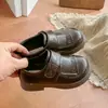 Sapatos de Couro para Meninas 2026 Outono Novo Preto Sapatos Individuais de Performance Solado Macio Antiderrapante Estilo Britânico Mocassins de Performance para Meninos