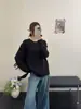 Camiseta de Manga Larga Minimalista Versátil de Estilo Nuevo para Mujer de Principios de Primavera Coreana con Pequeña Etiqueta de Cuero en la Espalda y Costura Central, Corte Holgado y Efecto Adelgazante