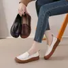 Mocasines retro de piel suave para mujer, nueva colección otoño 2026, zapatos slip-on versátiles, zapatos tipo mom de suela suave, zapatos planos de punta poco profunda