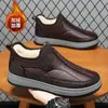2025 Nuevos Zapatos de Tela Old Beijing de Invierno Zapatos de Algodón para Hombre Suela Suave Cálidos Zapatos de Papá Mediana Edad y Mayores Botas de Lana Slip-On