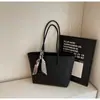 Bolsa Grande Capacidade Transfronteiriça para Mulheres 2026 Novo Estilo Simples Versátil Bolsa de Ombro Retrô Casual Bolsa Tote para Trabalho e Dia a Dia