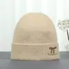 Nuevos Gorros de Frío para Otoño e Invierno Gorros de Lana Tejida Cálidos para Hombres y Mujeres Gorros de Lana Modernos Bordados para Ciclismo y Protección contra el Frío