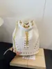 Bolsa Grande de Axila Simples em PU Feminina Nova Tendência Verão 2026 Bolsa Tote Cool com Rebites Moda Verão Trabalho Único Ombro
