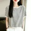 Nueva camiseta de punto de seda helada de manga corta a rayas, cuello redondo, estilo coreano, simple, fina, holgada, casual, top elegante