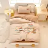 Edredom de Jardim de Infância Classe A Conjunto de Três Peças Veludo de Leite Espessado Aquecimento Rápido Escola Casa Cama de Sesta Conjunto de Sete Peças de Inverno