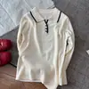 Elegante suéter de punto de lana merino básico de canalé vertical otoñal con cuello en V y solapa de color contrastante, adelgazante, para usar solo o como prenda exterior