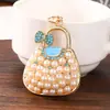 Bolso pequeño cruzado de perlas estilo coreano inspirado en Chanel llavero de coche colgante para bolso de mujer llavero de metal con diamantes pequeño regalo