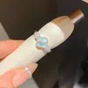 Anillo Abierto Pez Pequeño Goteo de Aceite Perla Circonita Anillo Dedo Índice Sensación Niche de Alta Gama Diseño de Lujo Ligero Joyería de Mano de Moda para Mujeres