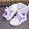 Zapatos Blancos para Niñas Zapatos de Princesa de Dibujos Animados Nuevas Llegadas Primavera 2026 Zapatos Deportivos de Suela Suave para Niñas Zapatos de Tabla para Niños Medianos y Grandes Estudiante