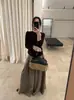 Un toque de dulzura: Su top de punto minimalista para el día a día con puños de contraste, corte ajustado y una silueta favorecedora, perfecto para primavera y otoño, estilo 62036