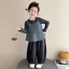 Conjunto de tres piezas de suéter y pantalones para niña estilo coreano, nuevo atuendo de moda y tendencia primavera y otoño 2026 para niñas pequeñas