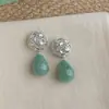 Pendientes frescos y dulces estilo vacacional con borlas florales, borlas de perlas estilo francés, pendientes llamativos de lujo ligero y alta gama