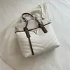 Bolso nuevo para debajo del brazo y hombro, bolso de mujer de gran capacidad, nuevo modelo 2026, bolso tote simple retro de otoño para el trabajo