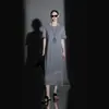 Vestido de verano 2026 estilo europeo, cuello redondo, manga corta, holgado y estiliza la figura, vestido recto casual y versátil para mujer