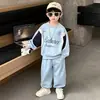 Conjunto de Outono para Meninos 2026 Novo Lindo Charmoso Moletom para Bebê Menino Estiloso Moderno Estilo Primavera e Outono Roupa Esportiva Infantil da Moda