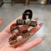 Presilha Pequena de Garra Novo Diamante Dongdaemun Moda Feminina Versátil Grampo de Meio-rabo Influenciador da Internet Presilha Lateral de Pérola Presilha para Cabelo Quebrado