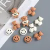 Serie de Oso Sonriente Color Café Mate Accesorios de Resina DIY para Fundas de Teléfono, Zuecos y Pegatinas para Botellas de Agua
