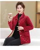 Jaqueta Elegante Nova de Inverno 2025 Forrada com Fleece para Mães, Casaco de Algodão Tamanho Grande para Mulheres, Roupa de Algodão Espessa e Quente para Mulheres de Meia-Idade e Idosas