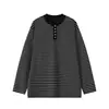 Cuello de camiseta crudo suelto casual capa base sudadera hombre Henry retro manga larga rayada blanco y negro moderno talla grande otoño horizontal