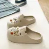 Versátiles para el trayecto Zapatos perforados estilo Birkenstock de ámbar mariposa retro para mujer, sandalias cómodas de EVA de verano para exterior de punta cerrada