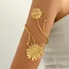 Pulsera Cruzada Europea y Americana de Flor Hueca Mariposa Nicho de Alto Grado Temperamento Anillo de Brazo Personalidad Exagerada Nueva Joyería de Brazo para Mujeres