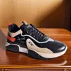 Venta al por mayor transfronteriza de zapatos para hombre, nuevos de primavera, casuales de suela gruesa, para jóvenes, de exterior, modernos, transpirables, de suela blanda, zapatos deportivos para hombre