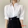 Camisa de verano coreana chic, azul suave y delicada, con cuello, sutil pliegue en la espalda y dobladillo suelto, top de manga corta