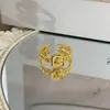 Anillo Abierto de Trébol de Cuatro Hojas Cuadrado con Circonita, Incrustaciones de Diamantes, Baño de Oro, Estilo Palacio Retro, Lujo Ligero, Anillo de Nicho de Alta Gama para Mujeres
