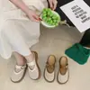Sandálias Trançadas Vazadas de Solado Grosso Modelo Novo 2026 para Mulheres, Uso Externo de Verão, Estilo Francês, Adequadas para Saias, Meia-Chinelos Birkenstock de Bico Fechado