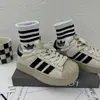 Sapatos da Moda Infantil com Biqueira de Concha Antiderrapantes e Anti-Chute 2025 Verão e Outono Novos Sapatos Esportivos para Meninos Sapatos Brancos para Meninas