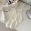 Calcetines para mujer con gatito lindo en relieve, calcetines hasta media pantorrilla, estilo japonés ins, caricatura, pequeño colgante, encaje, color sólido, calcetines holgados