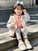 Jaqueta Infantil Feminina Gatinho com Laço Acolchoada de Algodão Três em Um 2026 Inverno Nova Jaqueta Estilosa Roupa Infantil