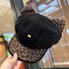 Gorra de Boina Estampado Leopardo Retro Orejas de Gato Mujer Ala Suave Bordada Gato Sombrero Octogonal Lindo Reductor de Edad Adelgazante Facial Sombrero de Pintor