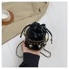 Bolso Bandolera de Hombro Pequeño Fresco Plisado Suave Mini Bolso para Mujer 20 Bolso Balde Cadena Cuadros Diamante Nuevo 23 Moda PU