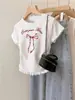 Camiseta de Manga Corta Ajustada a la Cintura con Pliegues, Corte Slim para Mujer, Estilo Nuevo Verano 2025, con Diseño de Lazo y Hombro Normal