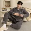 Pijama de Veludo Leite de Inverno para Homens, Estilo Outono e Inverno, Forrado com Fleece e Espessado, Jaqueta de Algodão Acolchoada de Três Camadas, Roupa de Casa Quente, Fleece de Coral