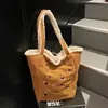 Bolsa Transversal de Lã de Cordeiro Nova Inverno 2025 Bolsa Tote Grande Capacidade para Estudantes Bolsa de Ombro Casual com Bordado de Desenho Animado da Moda