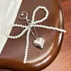 Chic Coreano Nuevo Estilo Dulce Lazo de Perlas Colgante de Corazón Plateado Llavero de Coche Encanto para AirPods Accesorio de Teléfono