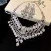 Conjunto vintage de brincos e colar de borla torcida cravejados de diamantes, corrente de clavícula de luxo leve de alta qualidade, estilo palaciano para mulheres